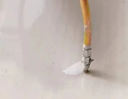 陕西瓷砖空鼓维修公司专业解答在瓷砖铺贴过程中，如果使用的砂料过粗（如全部使用了粗砂），可能会导致以下问题