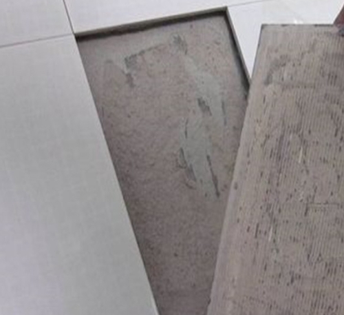 陕西瓷砖空鼓维修公司分享瓷砖铺贴时如果打浆（即涂抹在瓷砖背面和基层上的砂浆或瓷砖胶）过少，会带来以下问题